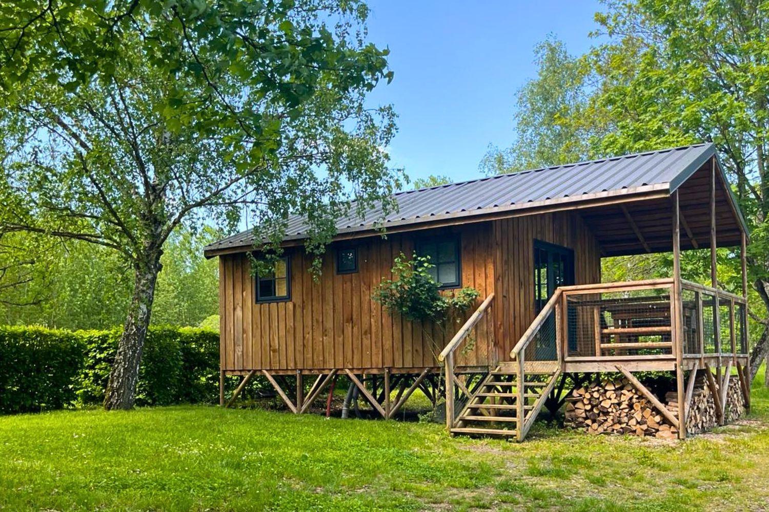 gite insolite etat nature : cabane sur pilotis - location tiny house